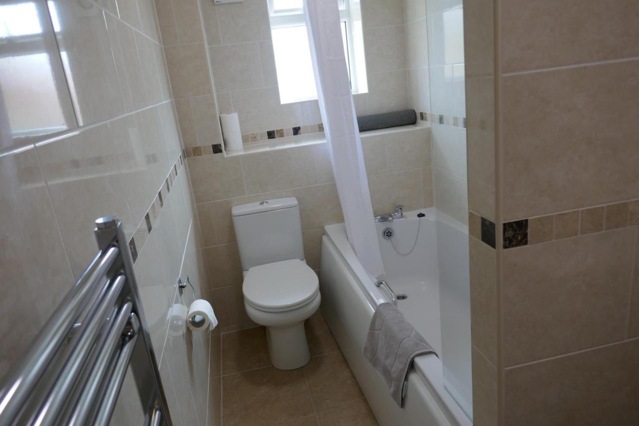 2 Bedroom House Walking Distance To City Centre With Free Parking Йорк Екстериор снимка