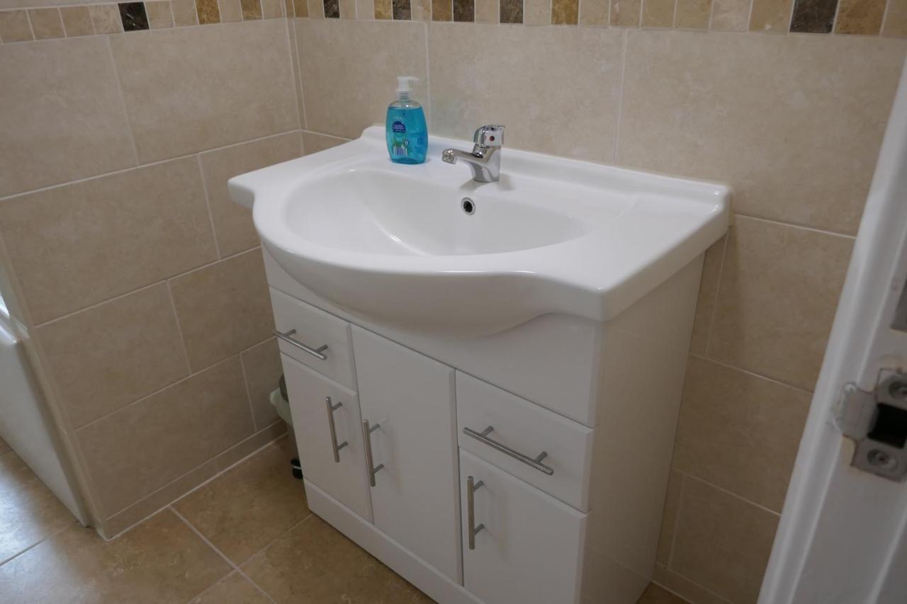 2 Bedroom House Walking Distance To City Centre With Free Parking Йорк Екстериор снимка