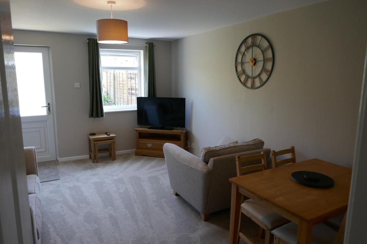 2 Bedroom House Walking Distance To City Centre With Free Parking Йорк Екстериор снимка