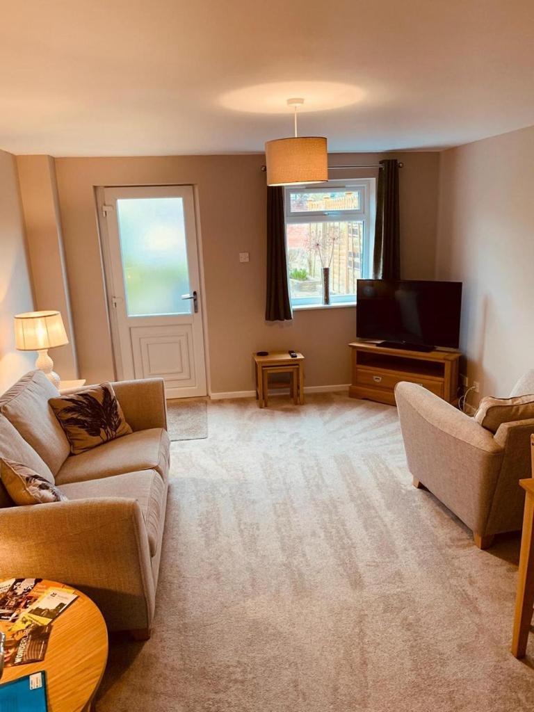 2 Bedroom House Walking Distance To City Centre With Free Parking Йорк Екстериор снимка