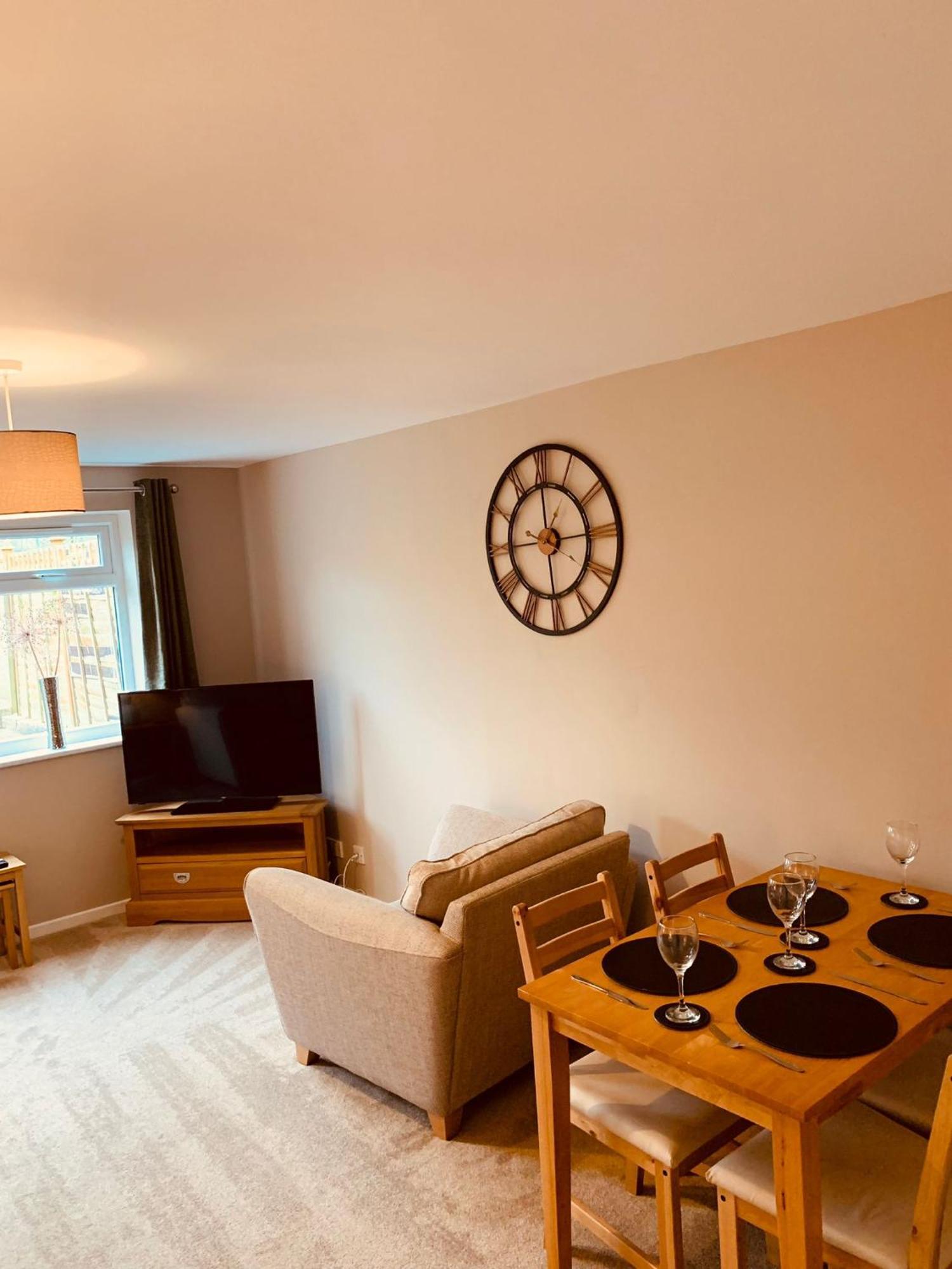 2 Bedroom House Walking Distance To City Centre With Free Parking Йорк Екстериор снимка