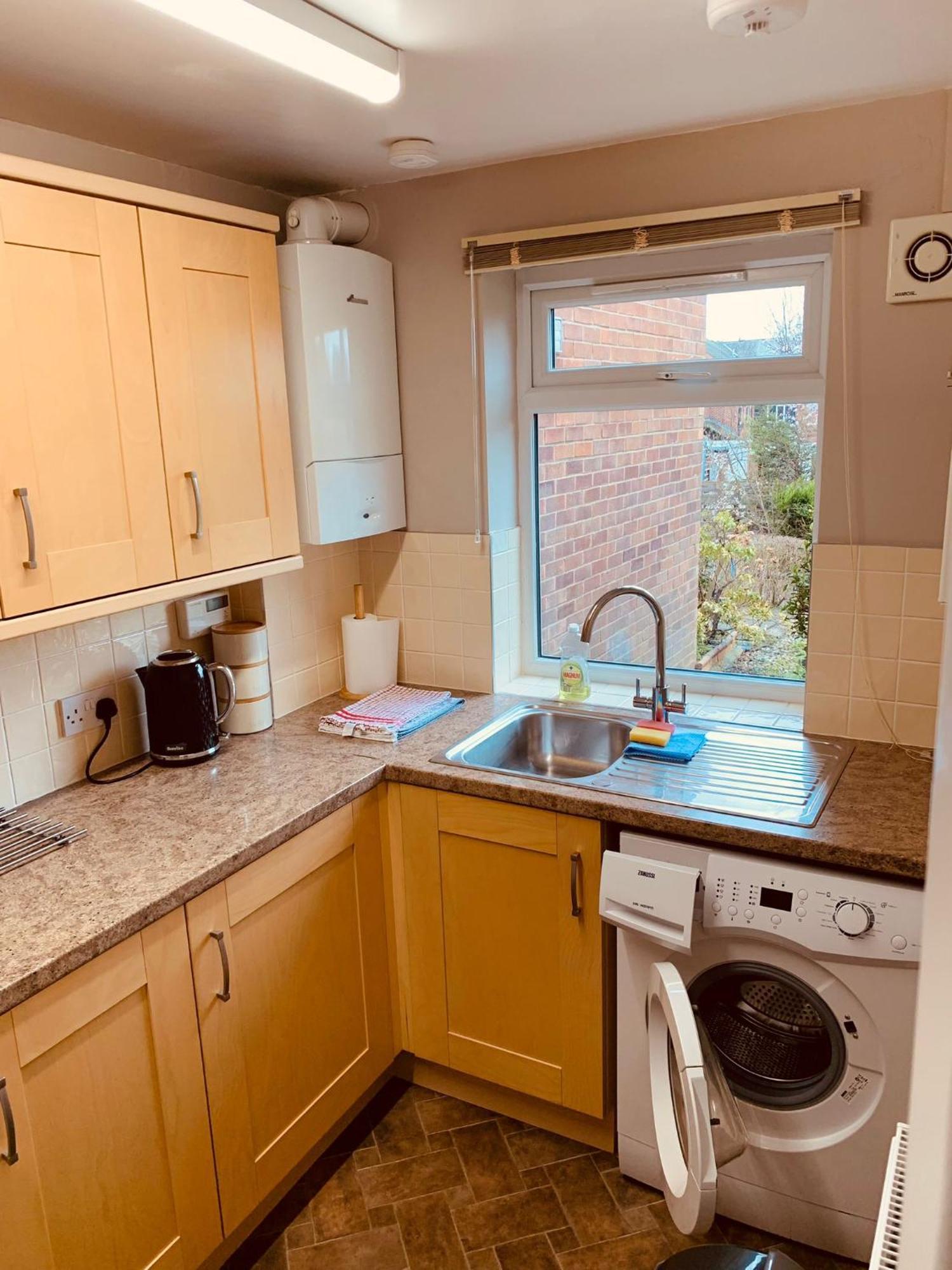 2 Bedroom House Walking Distance To City Centre With Free Parking Йорк Екстериор снимка